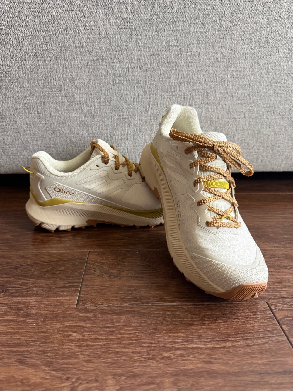 NWT Women’s Oboz Katabatic Wind Low Cream and Tan Trail Sneakers